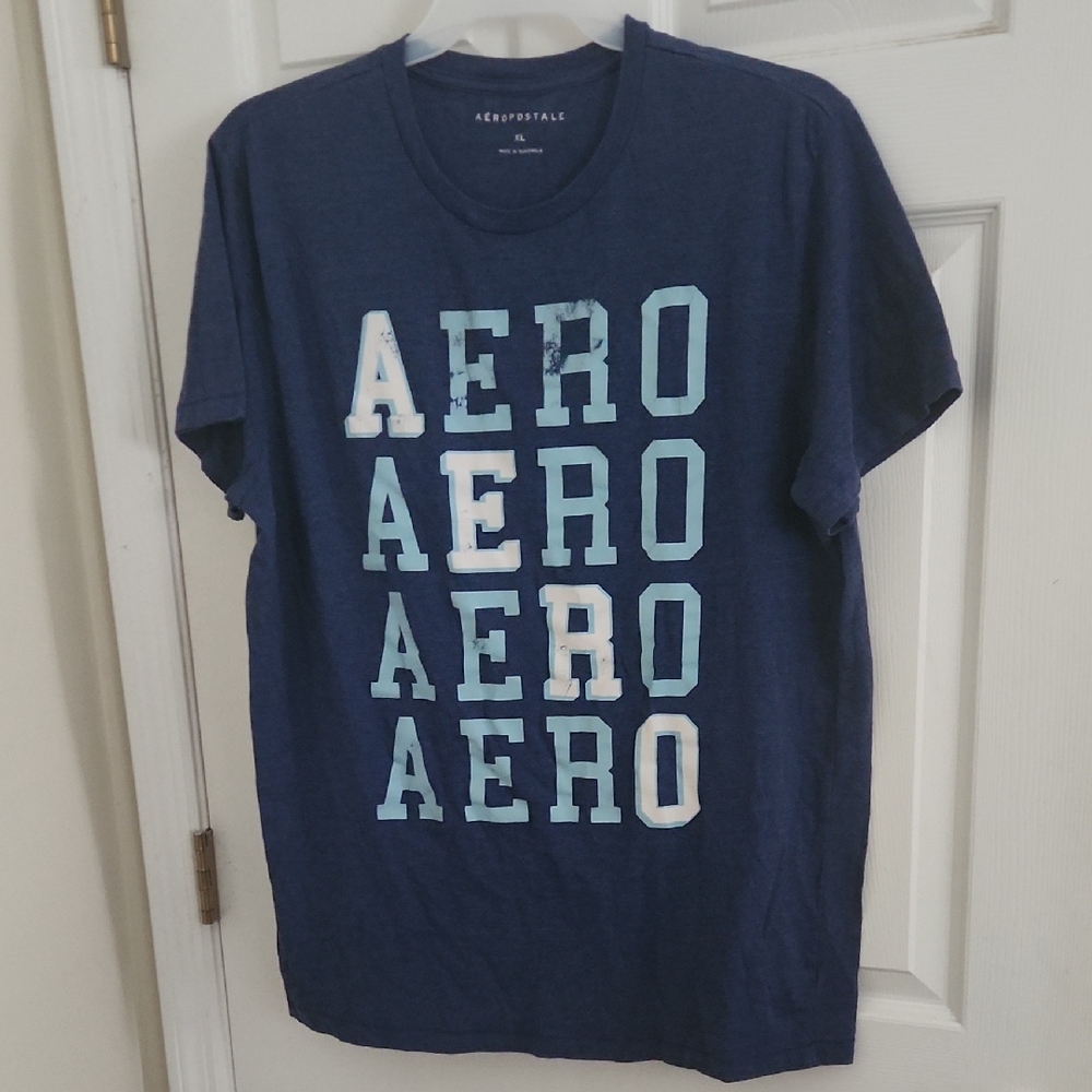 Mens Dark Blue Tee with Light Blue and White Graphic Size XL